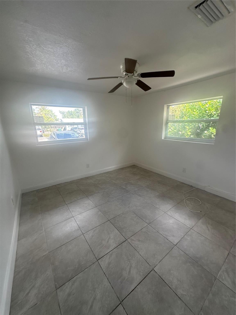 5400 Nw 17th Street - Photo 3