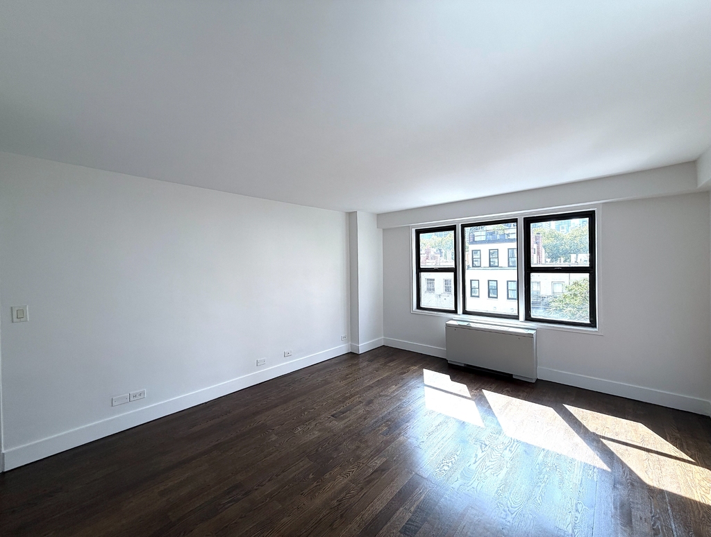 East 63rd Street - Photo 2