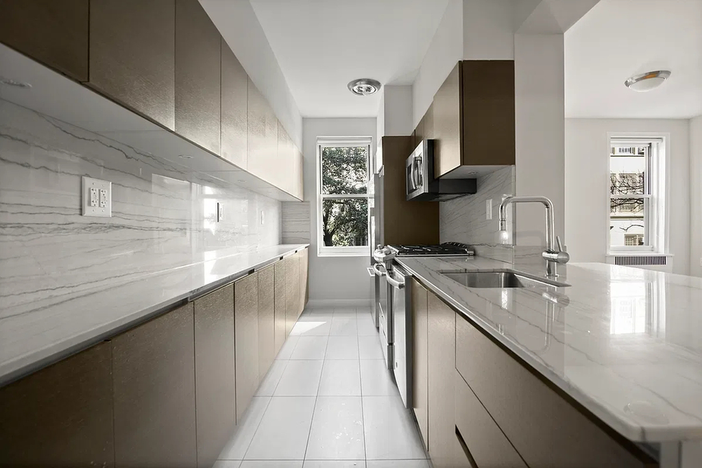 West 18th Street - Photo 1