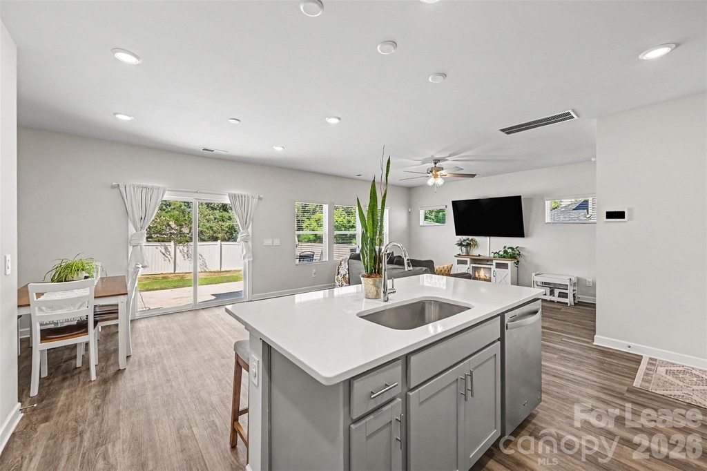 408 Luna Lane - Photo 7