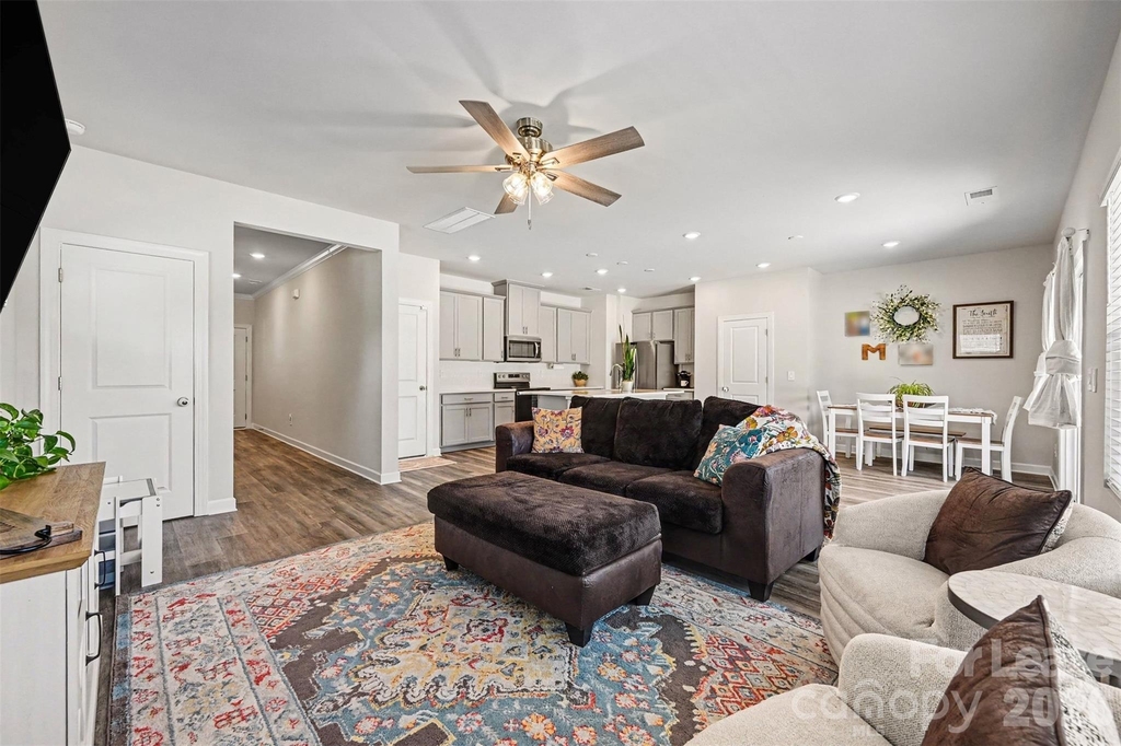 408 Luna Lane - Photo 2