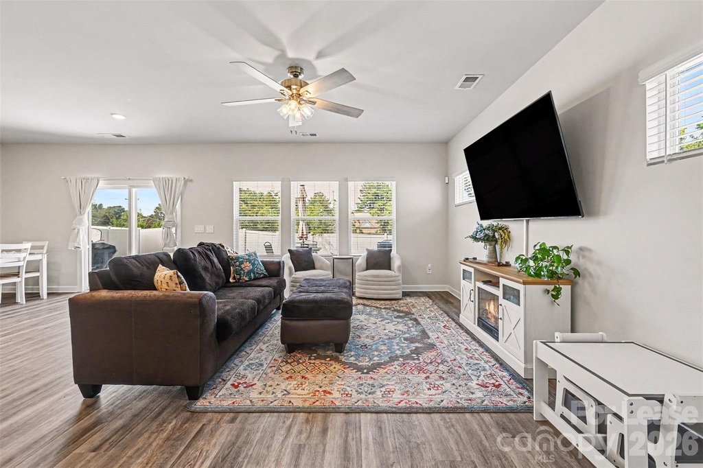 408 Luna Lane - Photo 3
