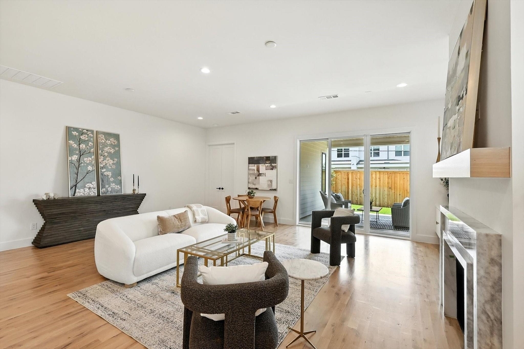 4604 Hopkins - Photo 9