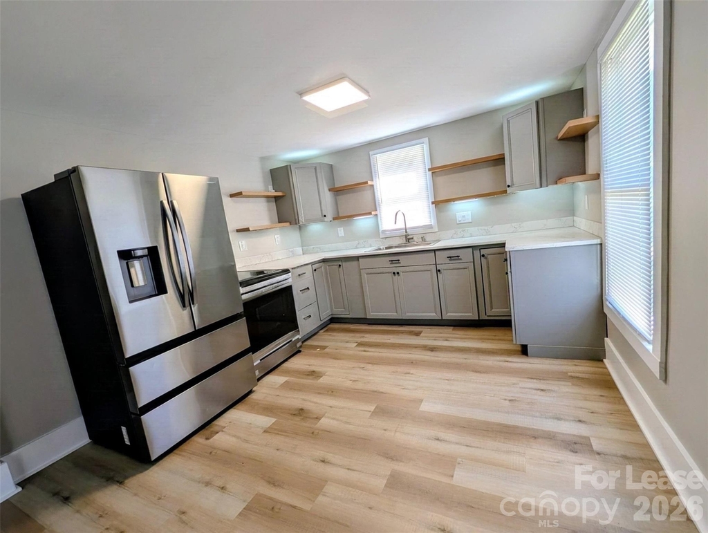 635 S Grove Street - Photo 3