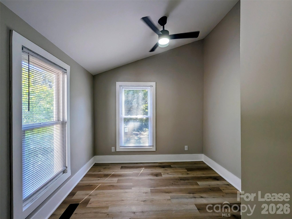 635 S Grove Street - Photo 8