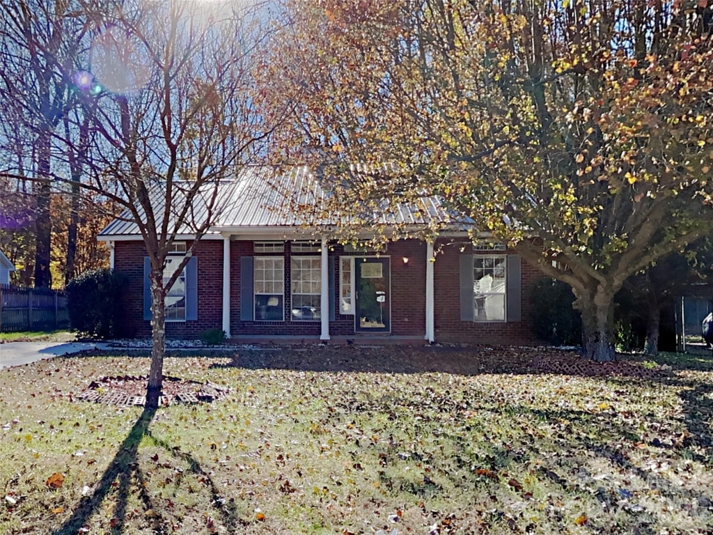 423 Cottonwood Park Drive - Photo 0