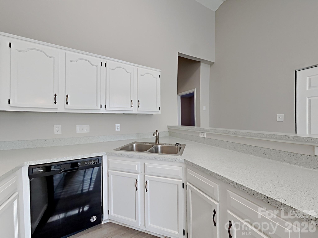 423 Cottonwood Park Drive - Photo 1