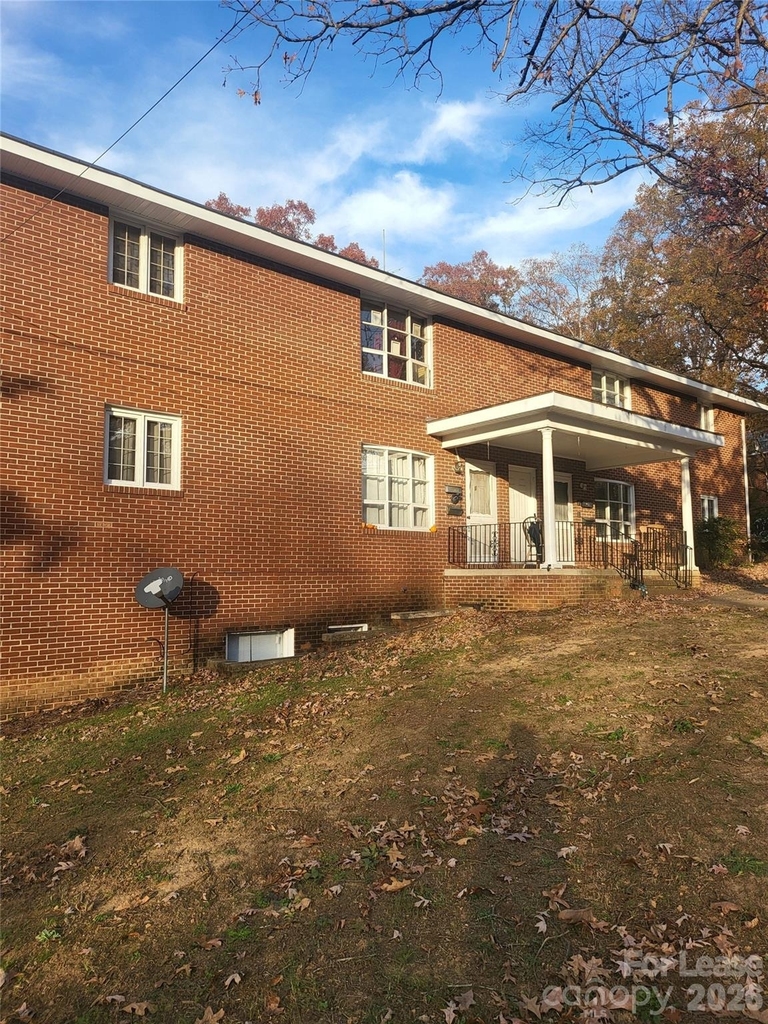 451 Montgomery Avenue - Photo 0