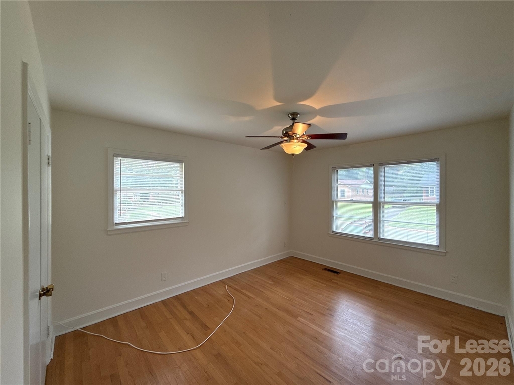 1413 Grovewood Drive - Photo 11