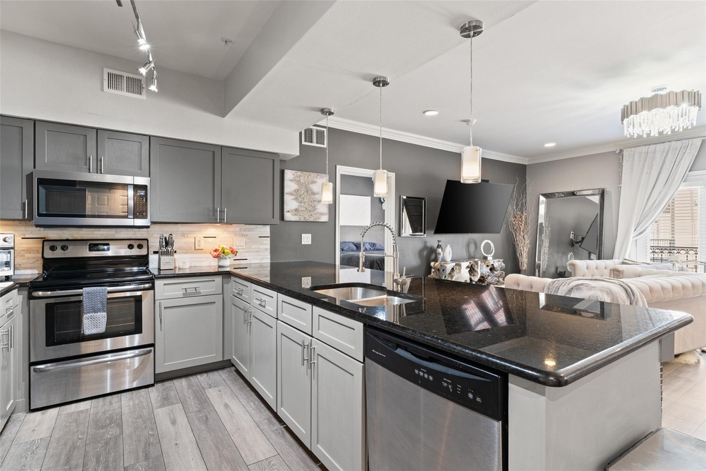 3102 Kings Road - Photo 0