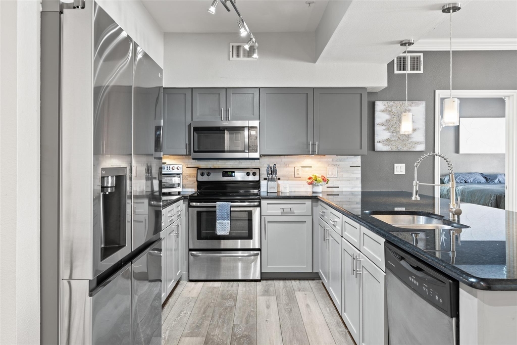 3102 Kings Road - Photo 1
