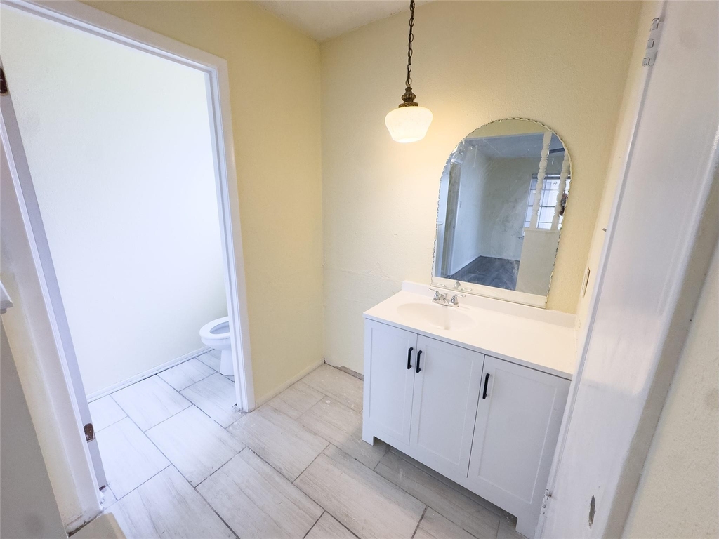 808 Warwick Street - Photo 16