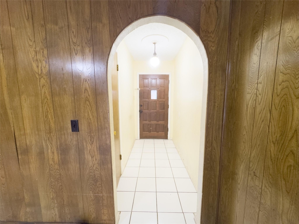 808 Warwick Street - Photo 2