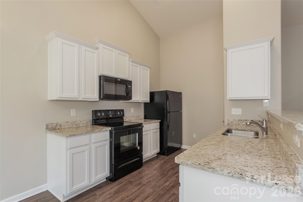 960 Joselynn Drive - Photo 4