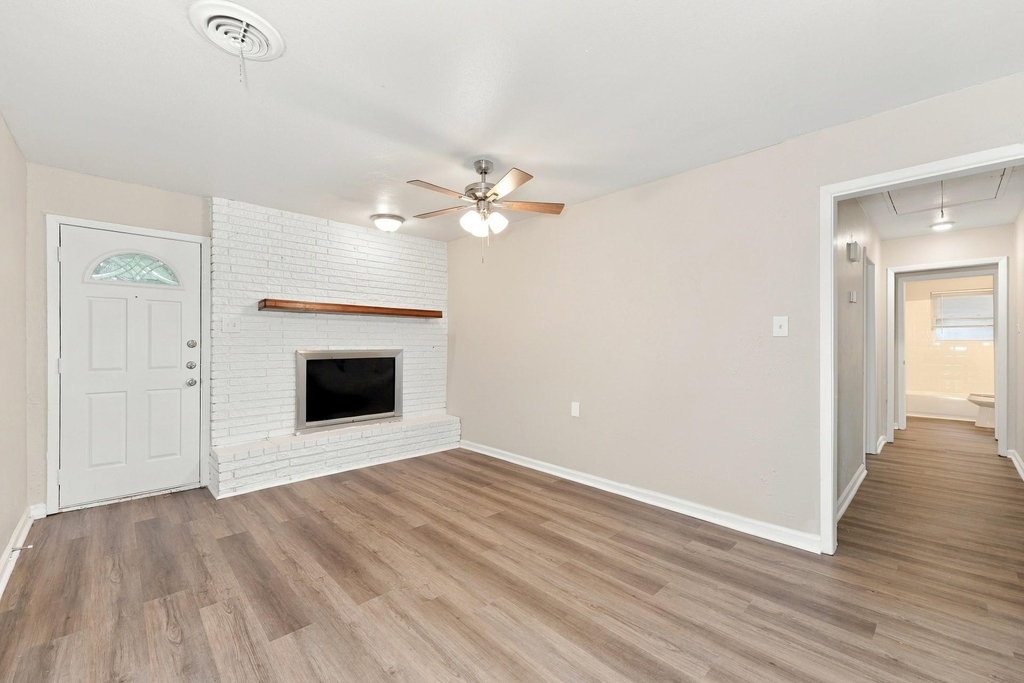 319 Royal Avenue - Photo 2