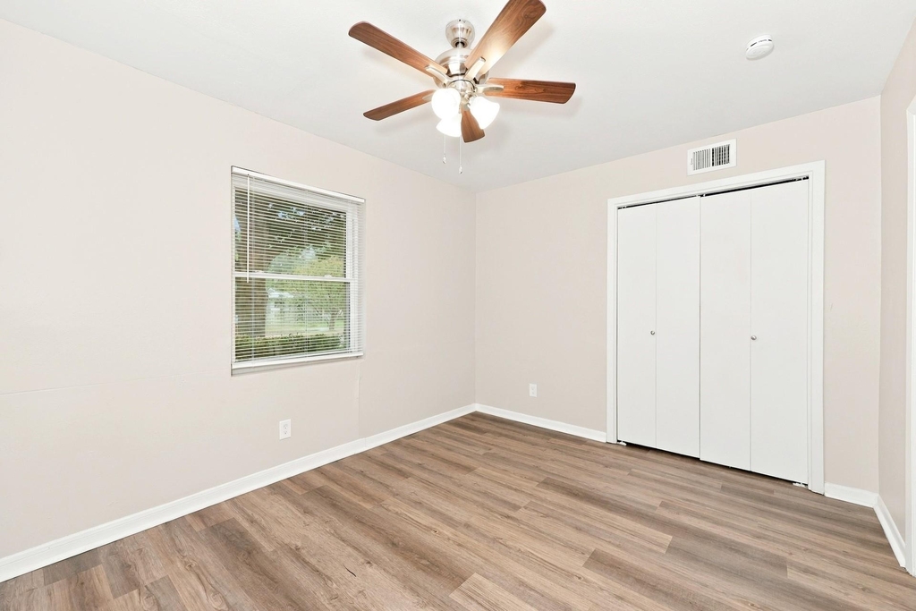 319 Royal Avenue - Photo 6