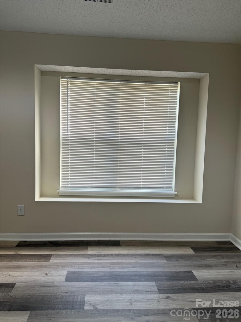 10281 University Park Lane - Photo 13