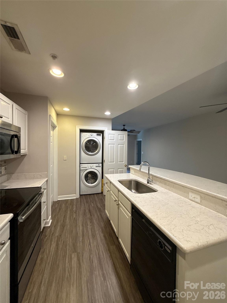 718 W Trade Street - Photo 5