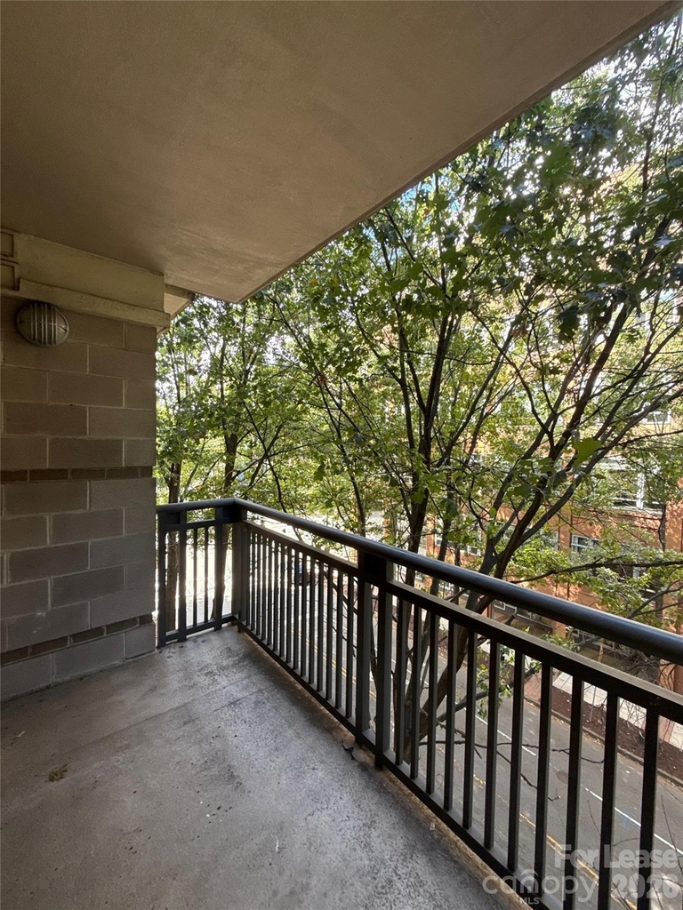 718 W Trade Street - Photo 11