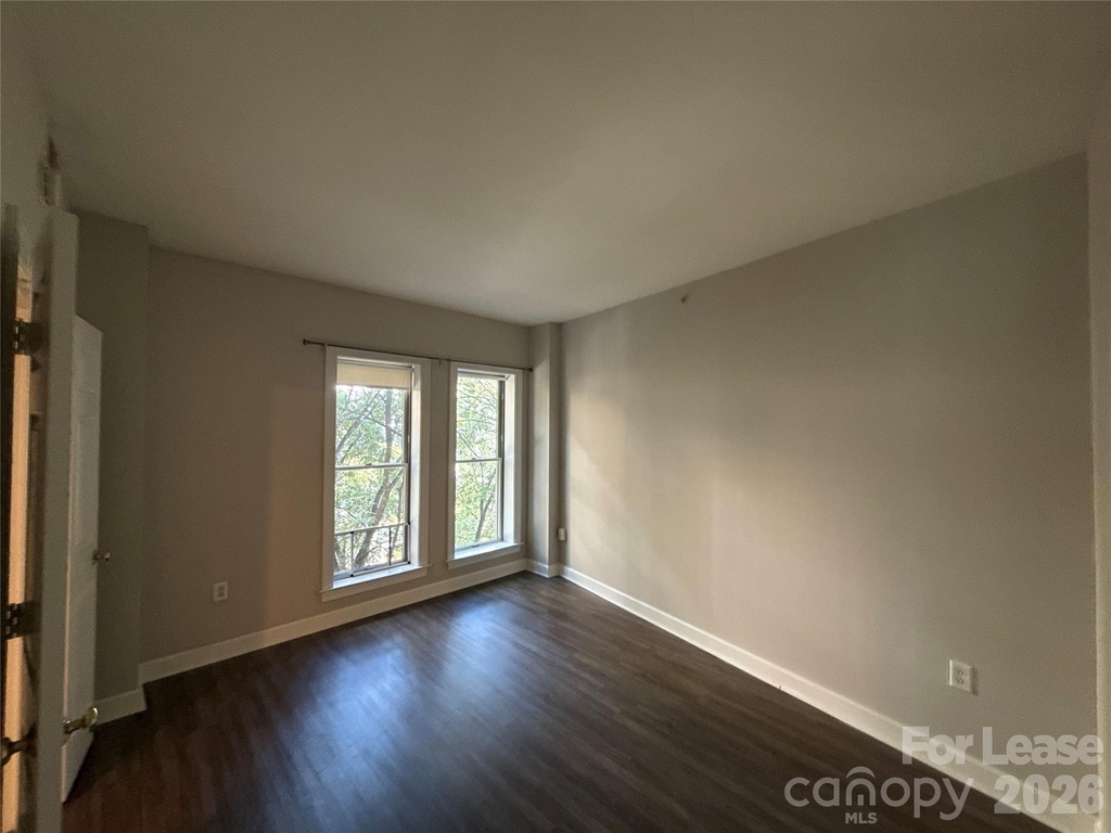 718 W Trade Street - Photo 10