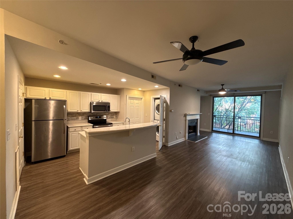 718 W Trade Street - Photo 1
