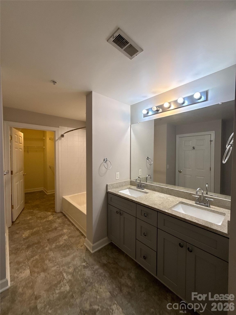 718 W Trade Street - Photo 7