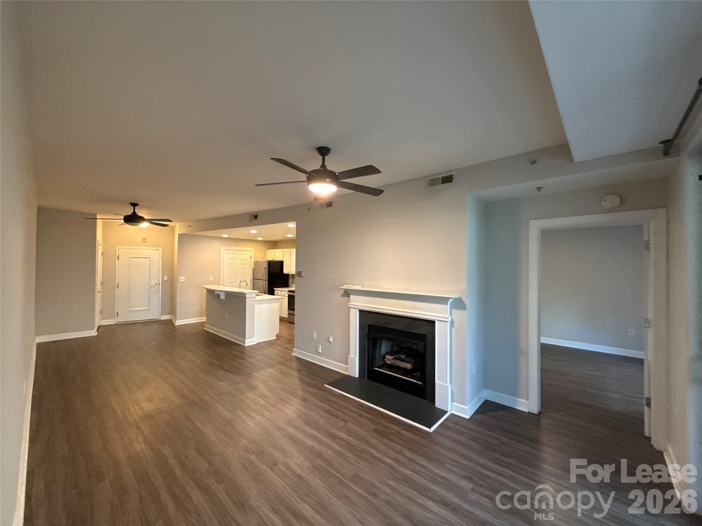 718 W Trade Street - Photo 2