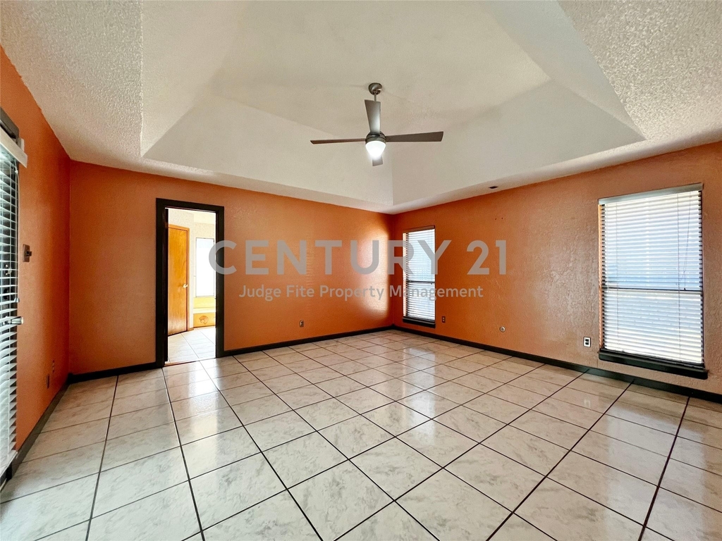 812 Newport Road - Photo 11