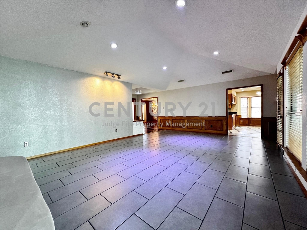 812 Newport Road - Photo 3