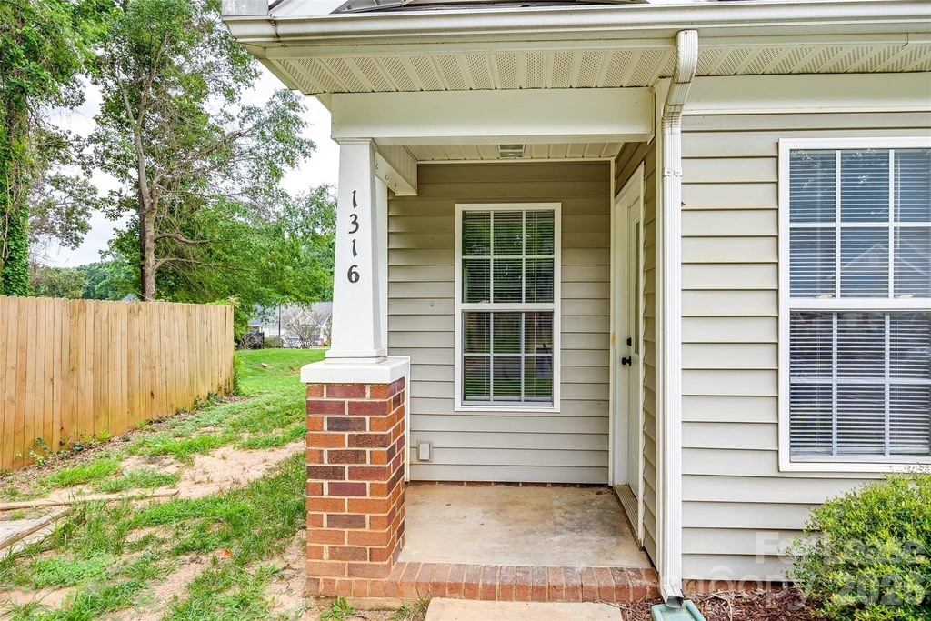 1316 Dan Drive - Photo 2