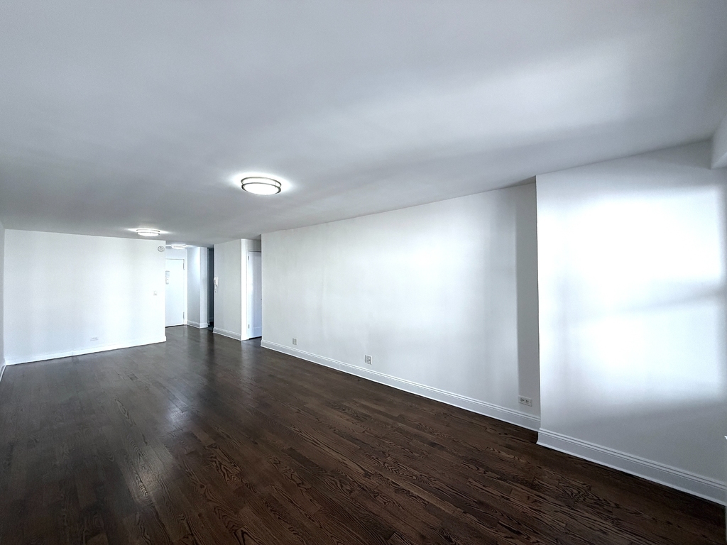 East 82nd Street - Photo 0