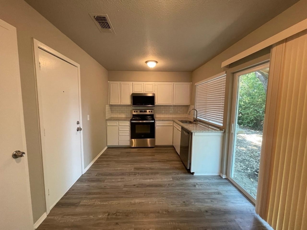 1517 Vanderbilt Drive - Photo 2