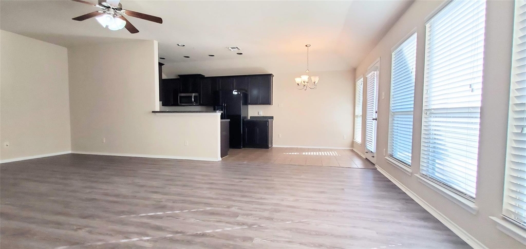 918 Bens Drive - Photo 2