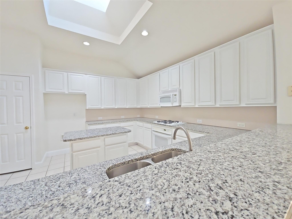 2424 Brycewood Lane - Photo 8