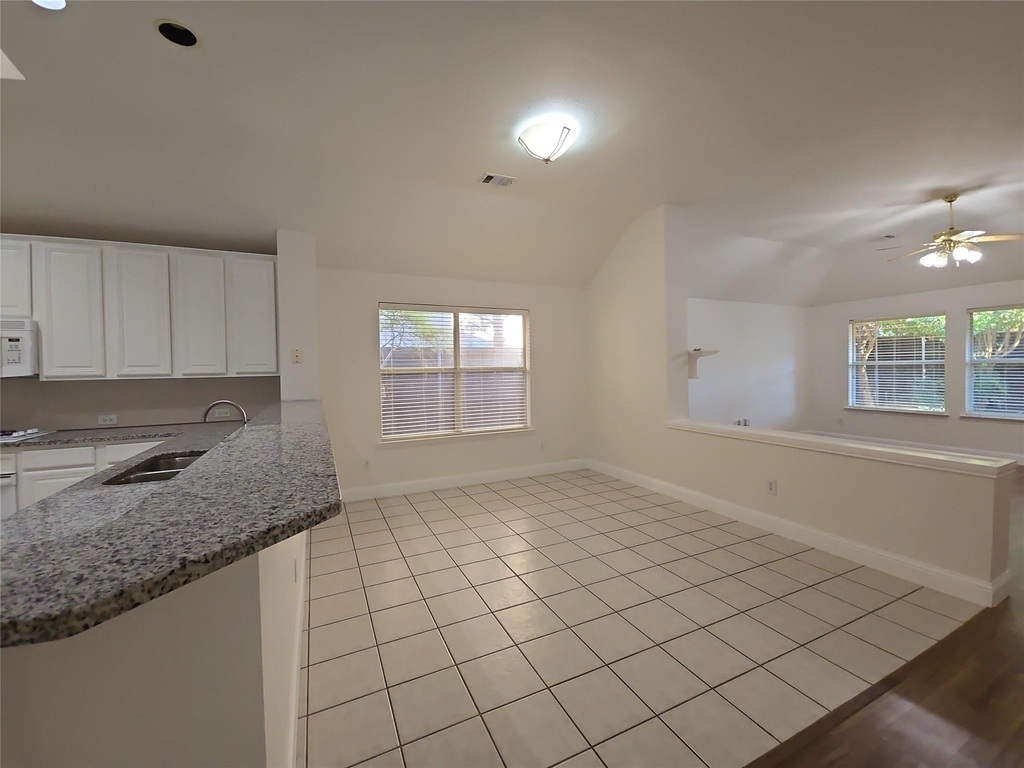 2424 Brycewood Lane - Photo 9