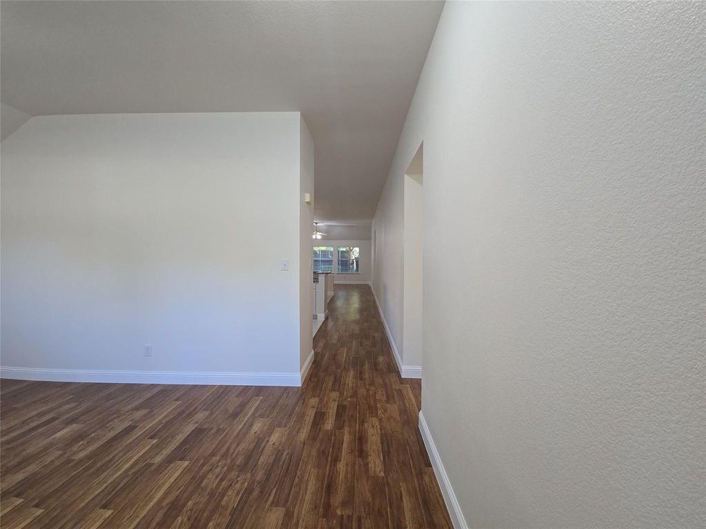 2424 Brycewood Lane - Photo 4