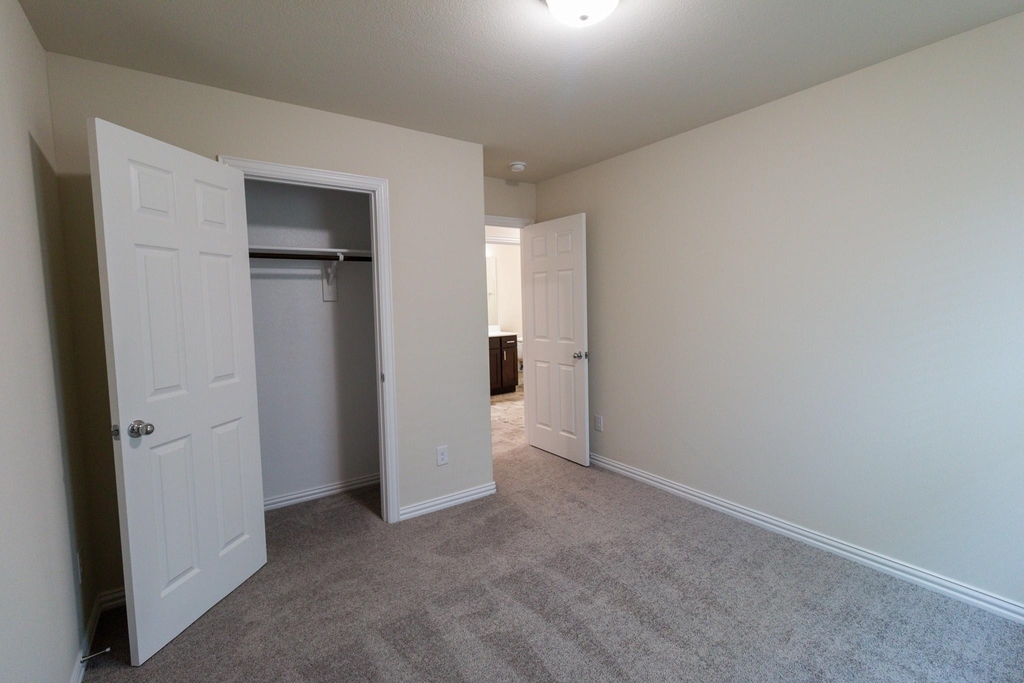 572 Ruthye Lane - Photo 7