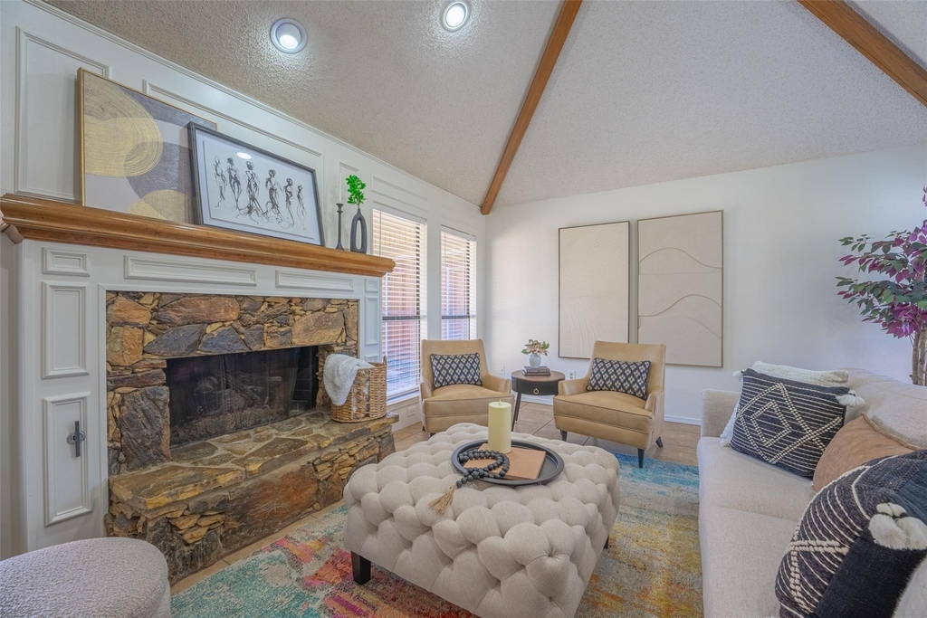 410 W Oak Street - Photo 1