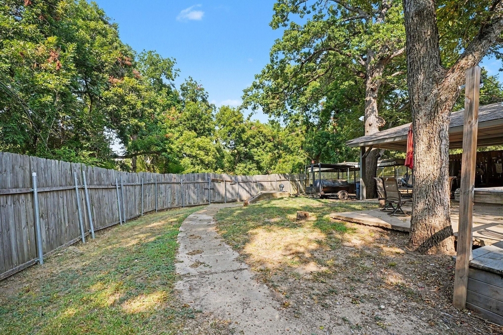 737 Judy Lane - Photo 24