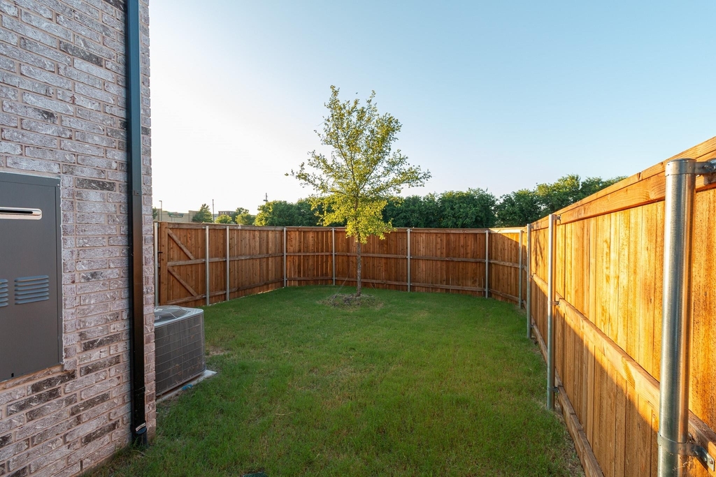4924 Daybreak Drive - Photo 5