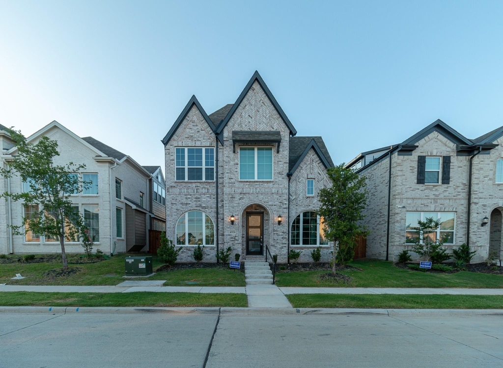 4924 Daybreak Drive - Photo 0