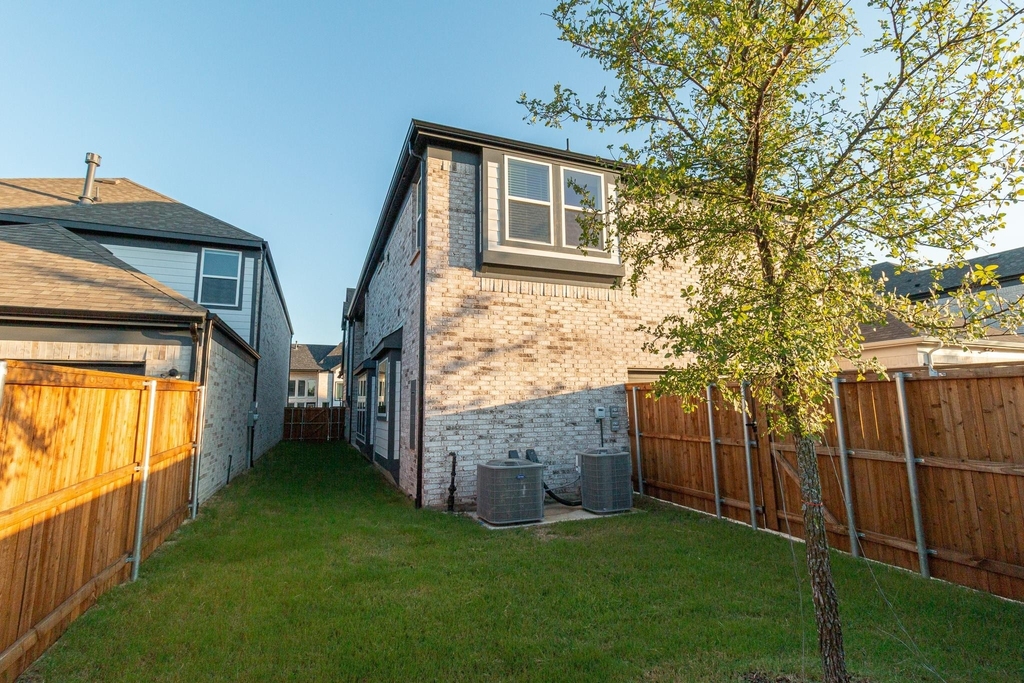 4924 Daybreak Drive - Photo 6