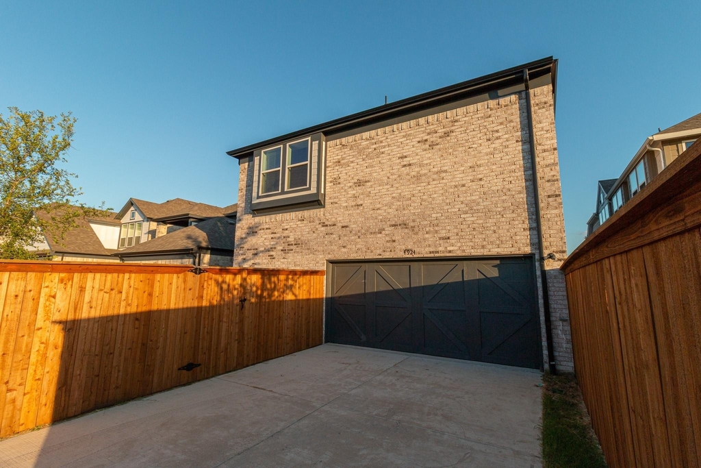 4924 Daybreak Drive - Photo 7