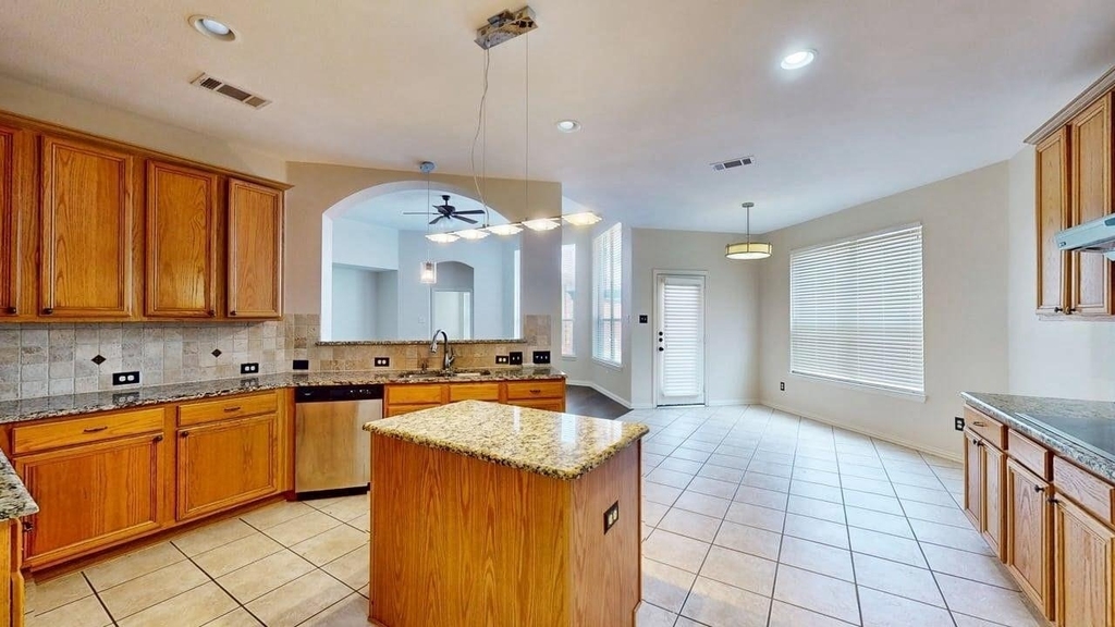 1404 Rosewood Trail - Photo 6