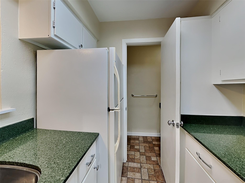 2907 Shelby Avenue - Photo 2
