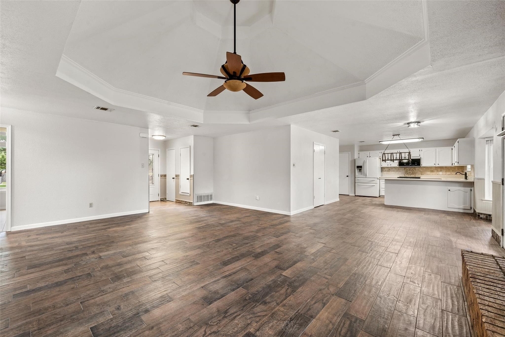 812 Regina Drive - Photo 2