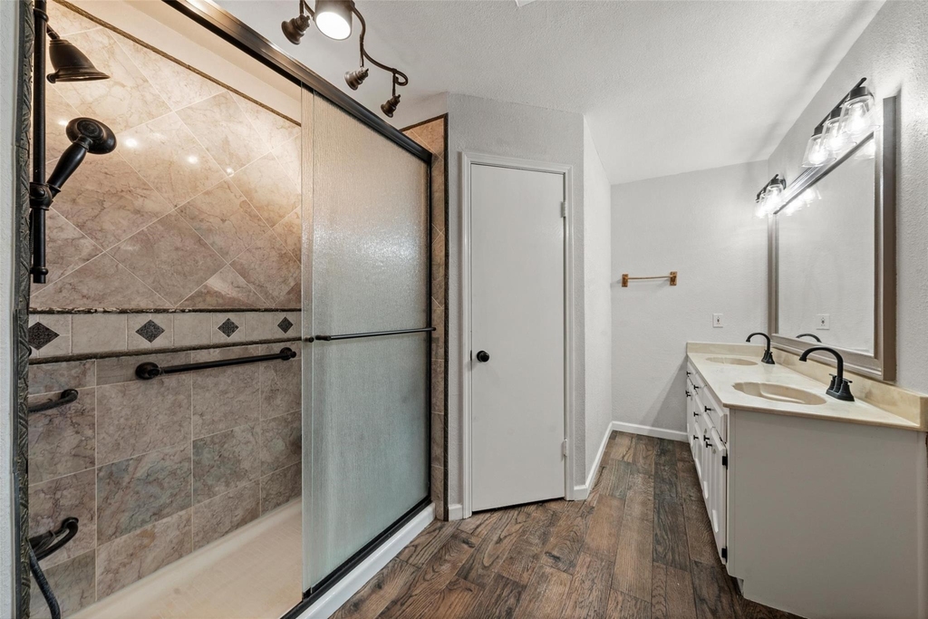 812 Regina Drive - Photo 8