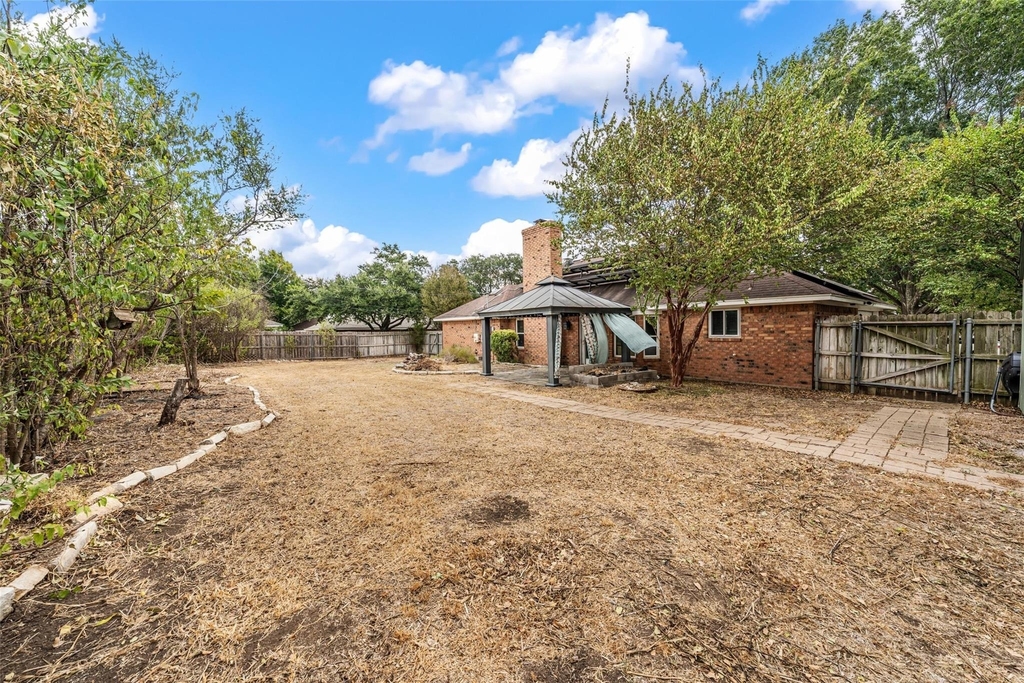812 Regina Drive - Photo 13