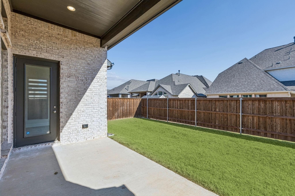 3300 Honey Suckle Lane - Photo 34