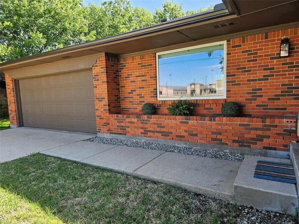1306 N Powell Parkway - Photo 3